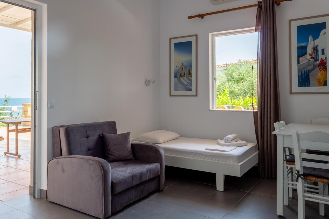 Alexandros Seaside Family Apartments & Villas - Paradise, 7' From Petalidi Kalamaki Kültér fotó
