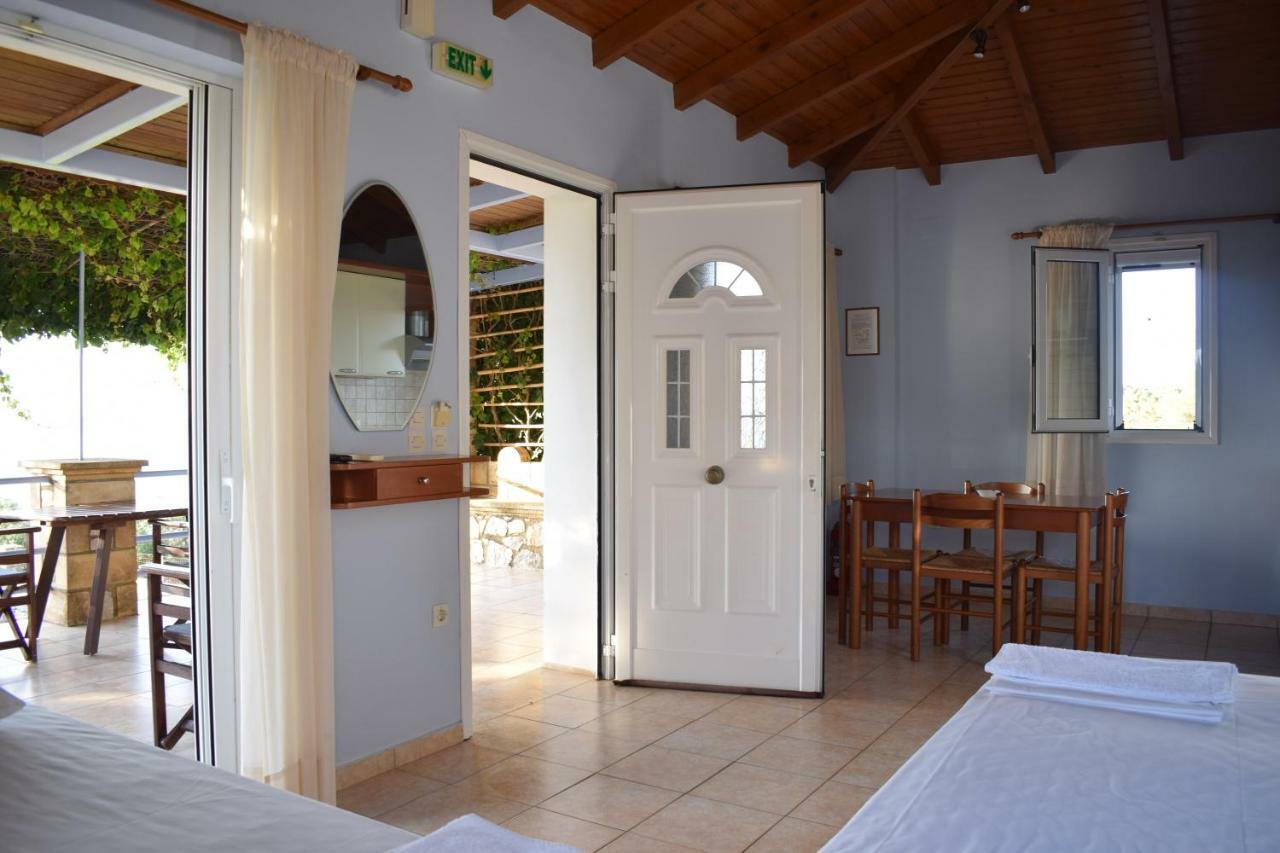 Alexandros Seaside Family Apartments & Villas - Paradise, 7' From Petalidi Kalamaki Kültér fotó