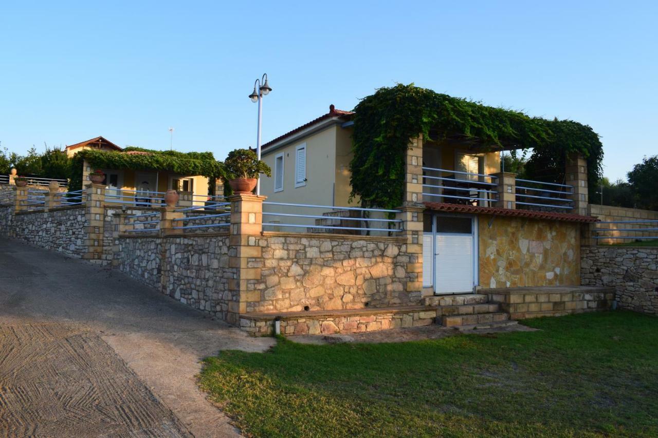 Alexandros Seaside Family Apartments & Villas - Paradise, 7' From Petalidi Kalamaki Kültér fotó
