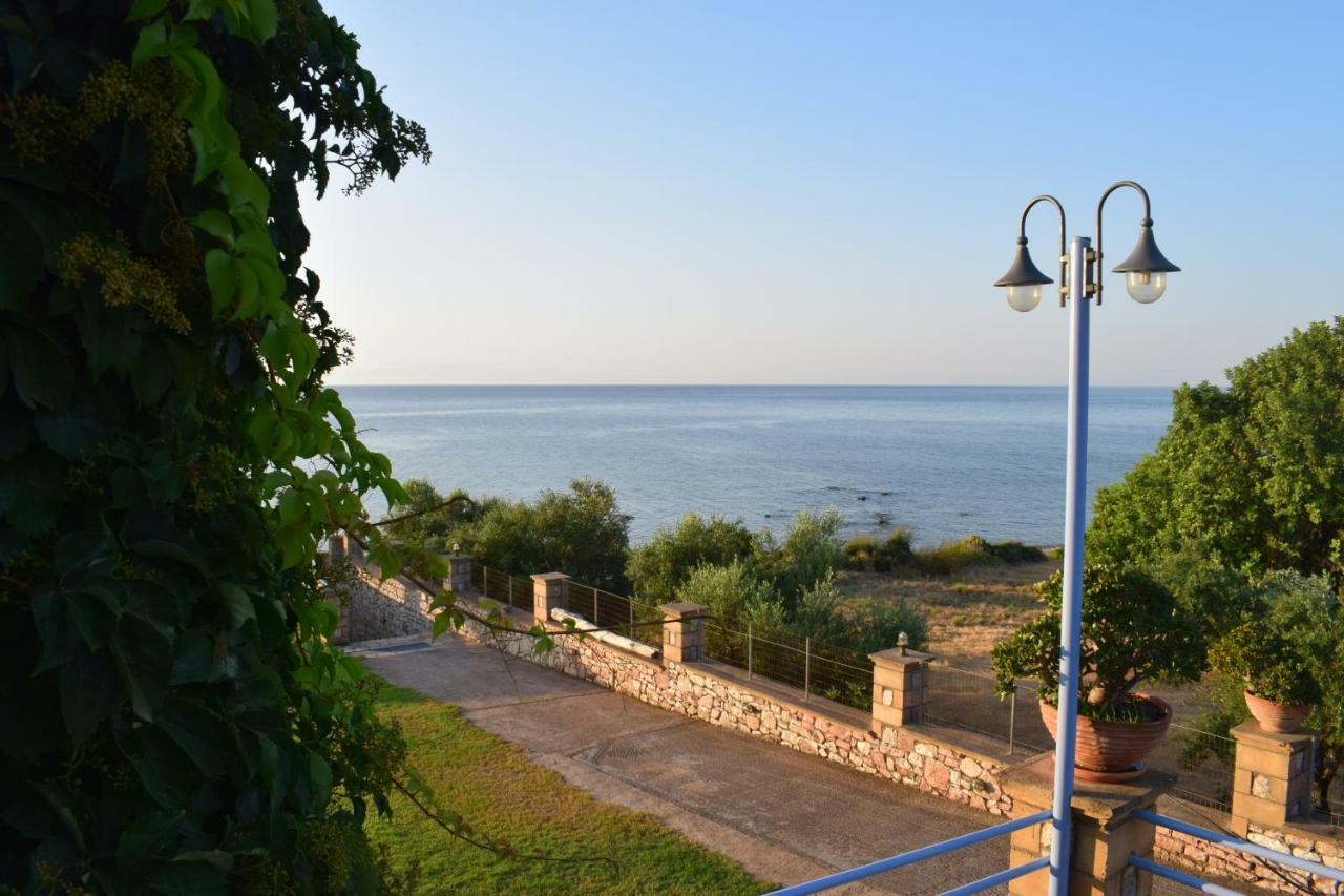 Alexandros Seaside Family Apartments & Villas - Paradise, 7' From Petalidi Kalamaki Kültér fotó