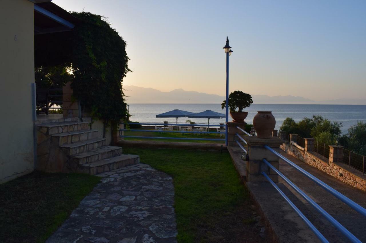 Alexandros Seaside Family Apartments & Villas - Paradise, 7' From Petalidi Kalamaki Kültér fotó