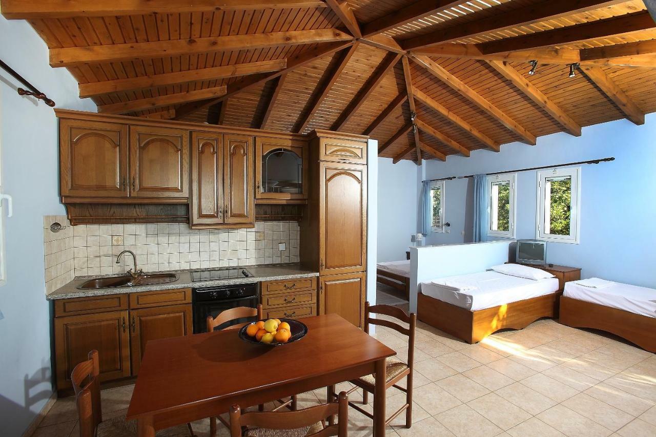 Alexandros Seaside Family Apartments & Villas - Paradise, 7' From Petalidi Kalamaki Kültér fotó