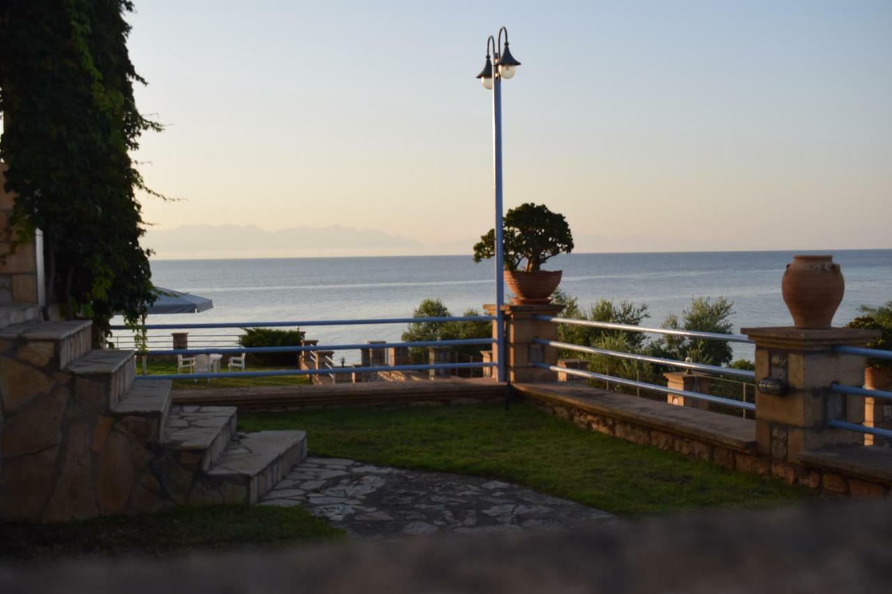 Alexandros Seaside Family Apartments & Villas - Paradise, 7' From Petalidi Kalamaki Kültér fotó