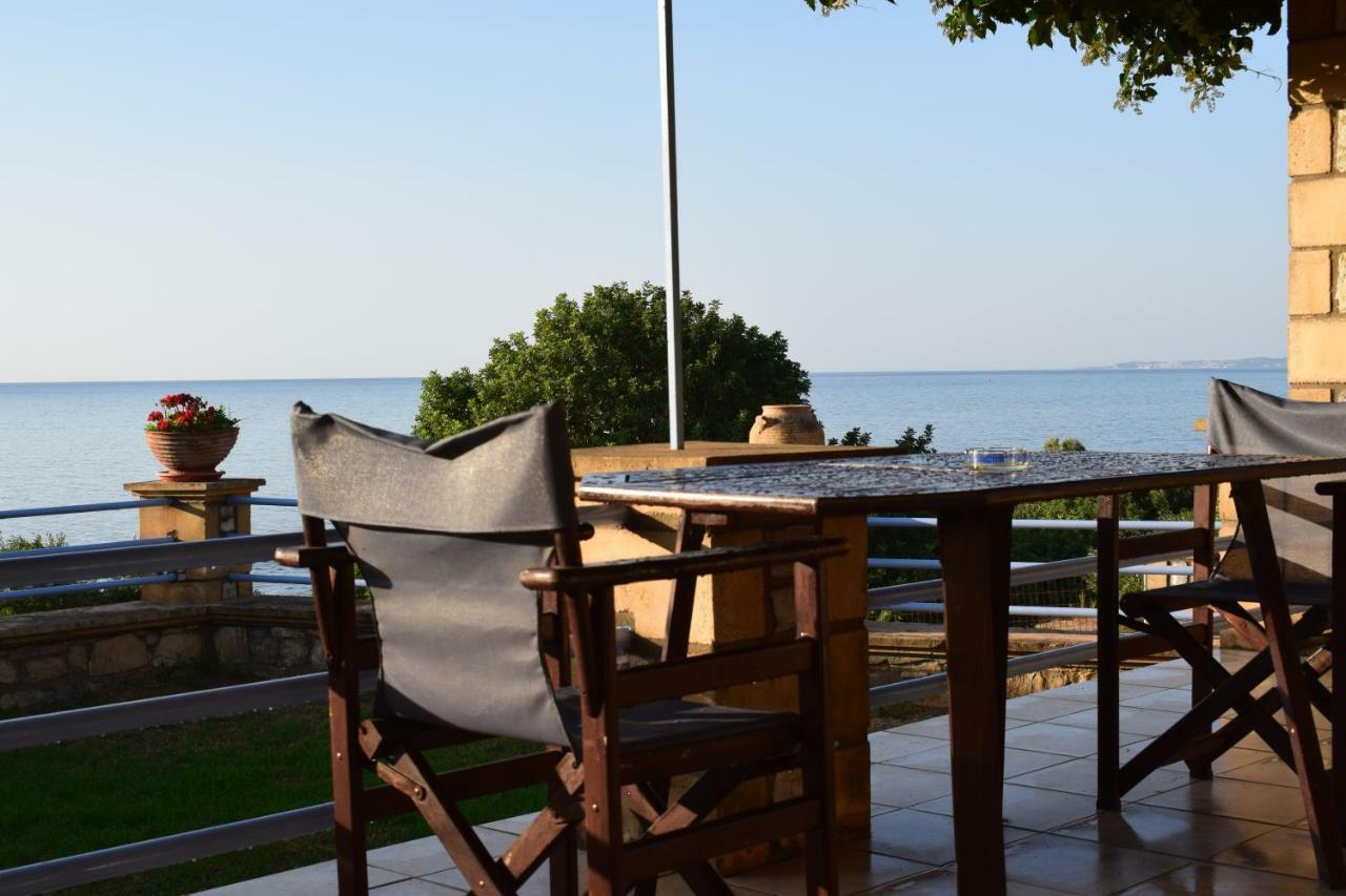 Alexandros Seaside Family Apartments & Villas - Paradise, 7' From Petalidi Kalamaki Kültér fotó